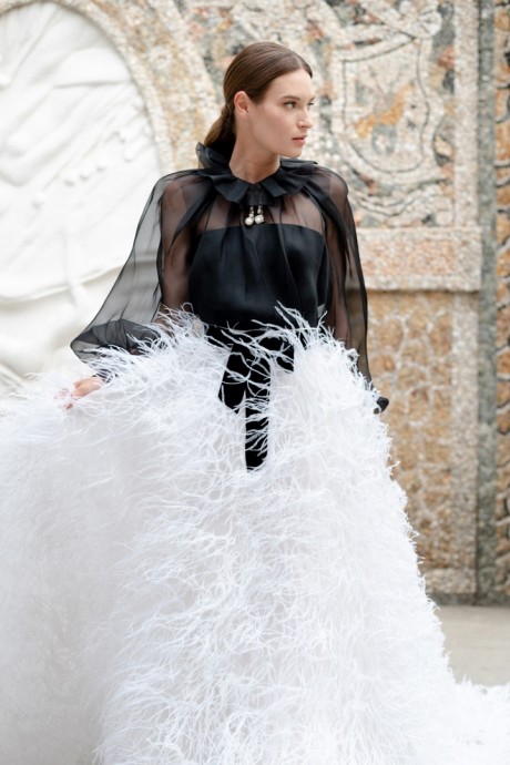 Коллекция Monique Lhuillier Ready-To-Wear Весна-Лето 2022 Коллекция Monique Lhuillier Ready-To-Wear Весна-Лето 2022