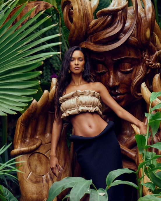 Лаис Рибейро (Lais Ribeiro) в фотосессии для журнала She Knows (2024) Лаис Рибейро (Lais Ribeiro) в фотосессии для журнала She Knows (2024)