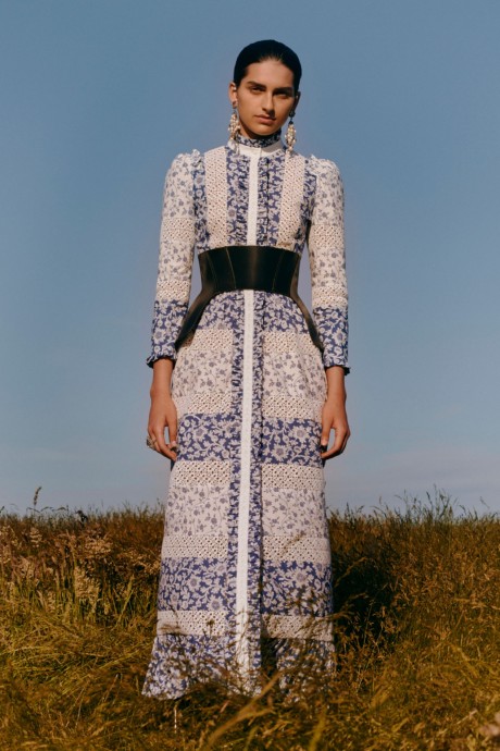 Модели коллекции Alexander McQueen Resort