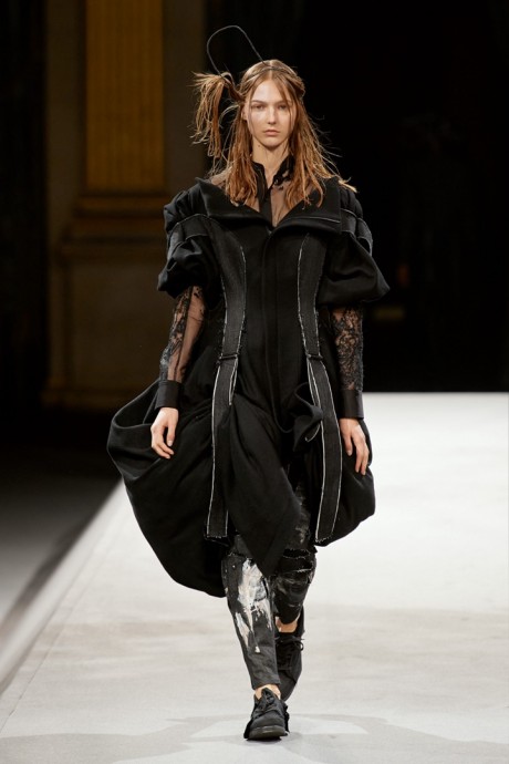 Коллекция Yohji Yamamoto Ready-To-Wear Осень-Зима 2022/2023