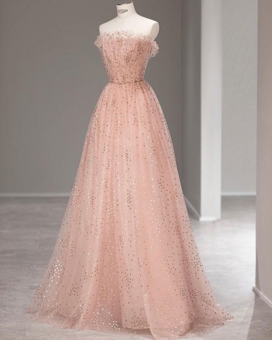 Шикарные платья в розовых оттенках