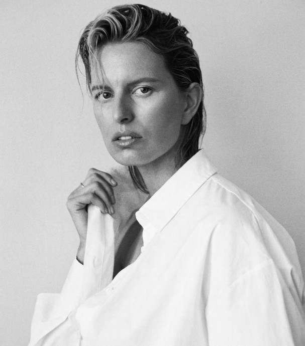 Каролина Куркова для сентябрьского ELLE Чехия 2024