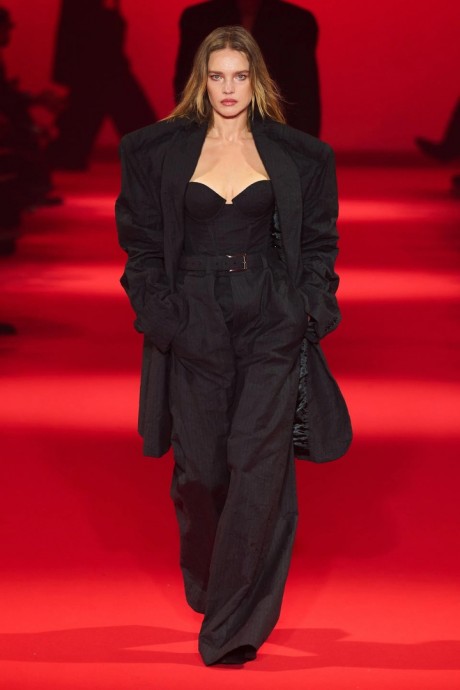 Обзор коллекции Vetements Fall 2024 Ready-to-Wear