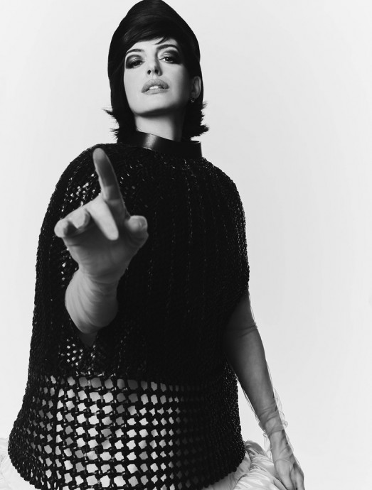 Энн Хэтэуэй (Anne Hathaway) украсила обложку нового выпуска CR Fashion Book China Issue 02 Энн Хэтэуэй (Anne Hathaway) украсила обложку нового выпуска CR Fashion Book China Issue 02