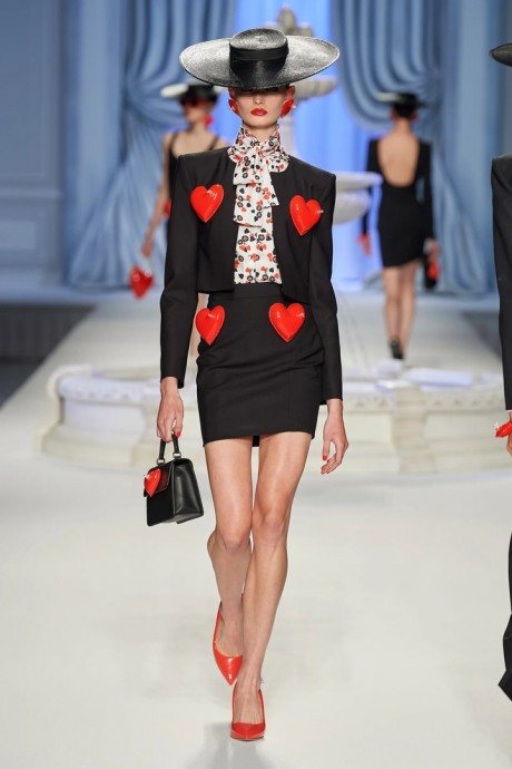 Коллекция Moschino Ready-To-Wear Весна-Лето 2023