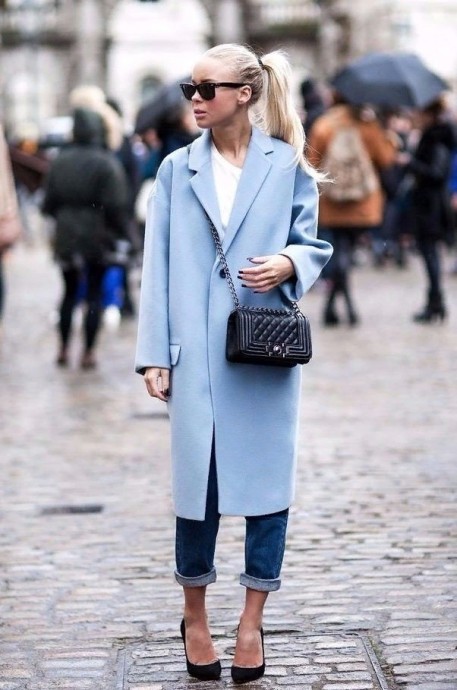 Образы с голубым пальто