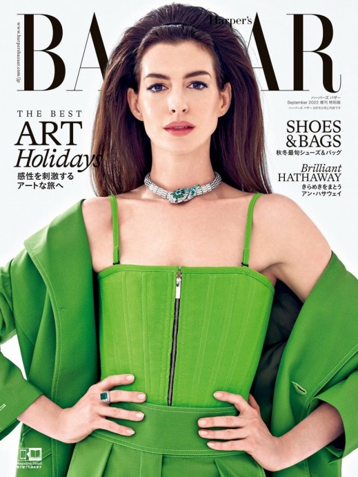 Энн Хэтэуэй (Anne Hathaway) в фотосессии для журнала Harper’s Bazaar Japan (2022)