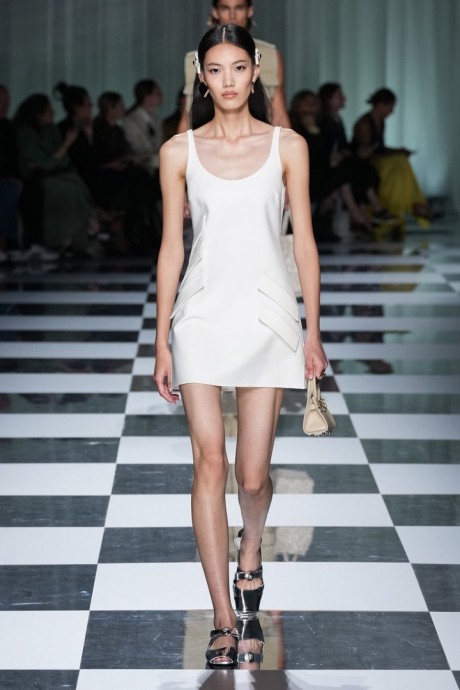 Коллекция Versace Ready-To-Wear Весна-Лето 2024