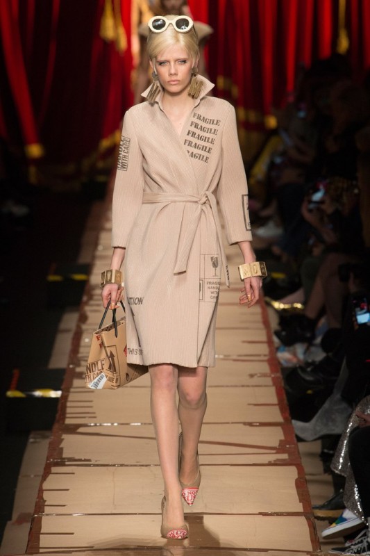 Модели коллекции Moschino Модели коллекции Moschino