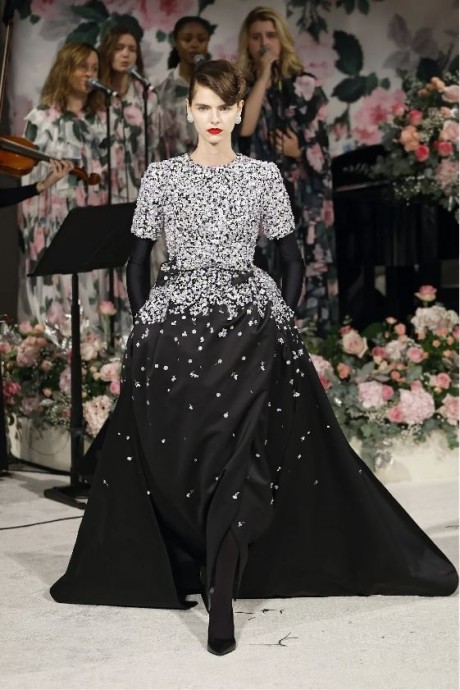 Коллекция Richard Quinn Ready-To-Wear Fall/Winter 2024 London Коллекция Richard Quinn Ready-To-Wear Fall/Winter 2024 London
