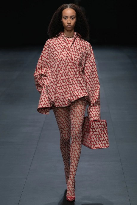 Модели коллекции Valentino 2024 ready-to-wear