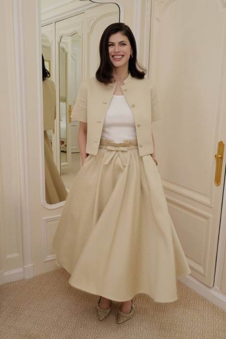 Александра Даддарио (Alexandra Daddario) в фотосессии для журнала British Vogue (2023) Александра Даддарио (Alexandra Daddario) в фотосессии для журнала British Vogue (2023)