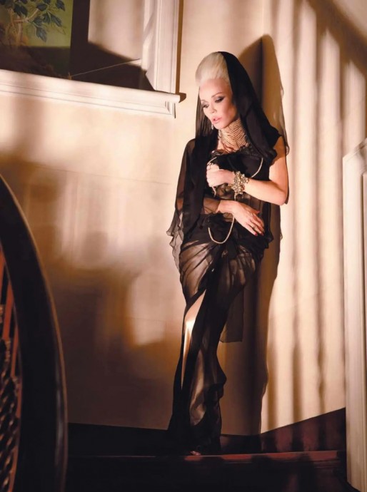Дафна Гиннесс (Daphne Guinness) в фотосессии для журнала The Sunday Times Style (2024) Дафна Гиннесс (Daphne Guinness) в фотосессии для журнала The Sunday Times Style (2024)