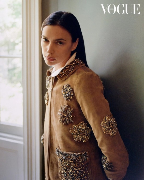 Ирина Шейк (Irina Shayk) в фотосессии для журнала Vogue Korea (2024) Ирина Шейк (Irina Shayk) в фотосессии для журнала Vogue Korea (2024)