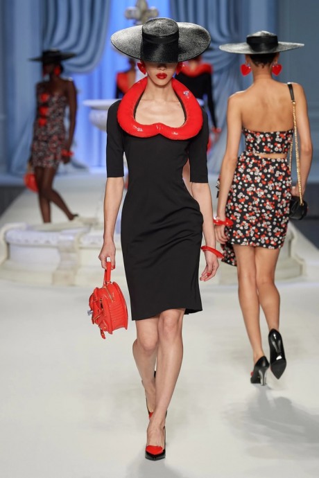 Коллекция Moschino Ready-To-Wear Весна-Лето 2023