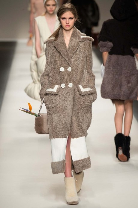 Модели коллекции Fendi