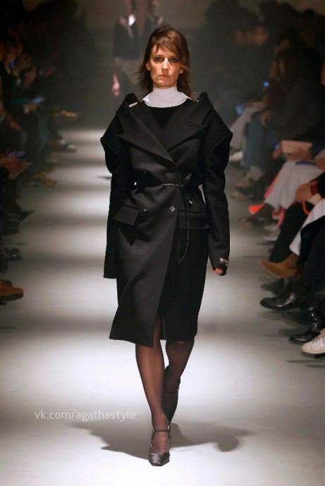 No. 21 Fall 2023 Ready-To-Wear