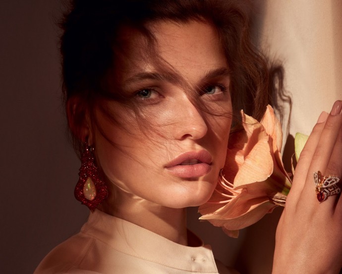Julia Van Os for The Telegraph Luxury Magazine by Raf Stahelin Julia Van Os for The Telegraph Luxury Magazine by Raf Stahelin