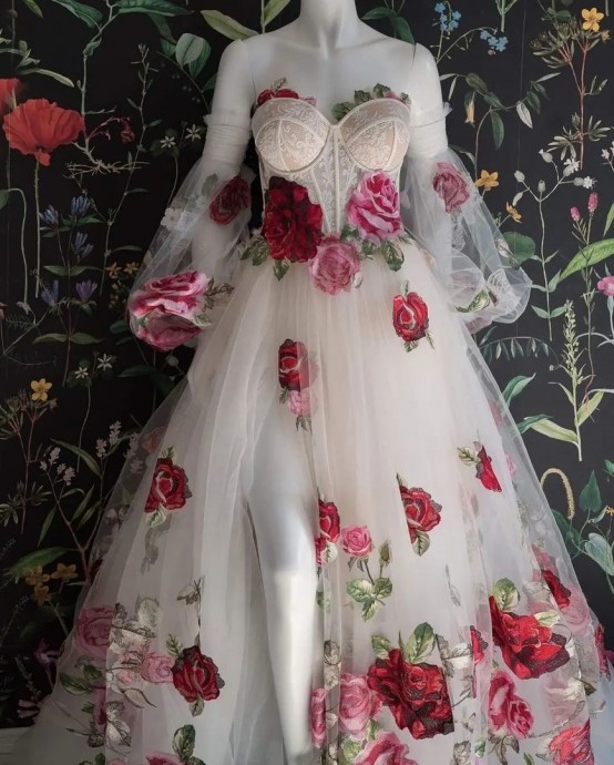 Подборка цветочных платьев от талантливого дизайнера и модельера