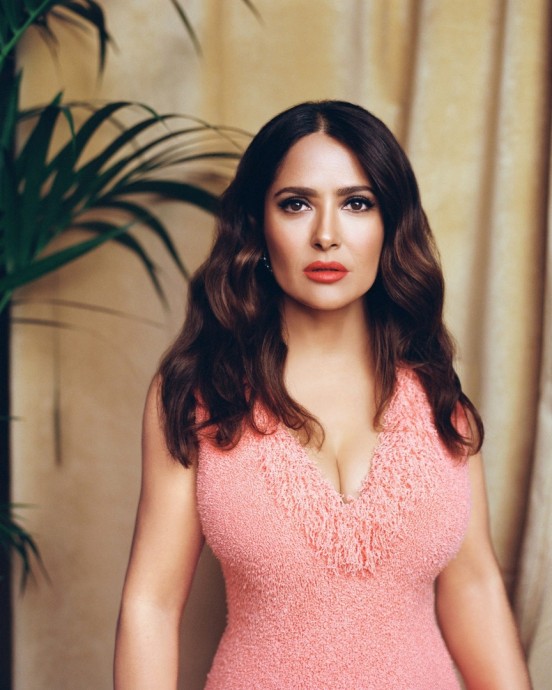 Сальма Хайек (Salma Hayek) украсила июльский InStyle Magazine