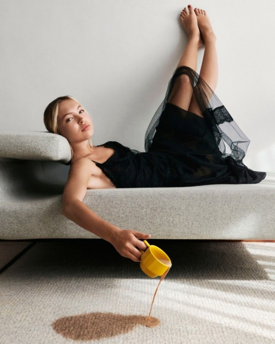 Лила Мосс (Lila Moss), дочь культовой модели Кейт Мосс, в фотосессии для журнала Vogue France (2023)