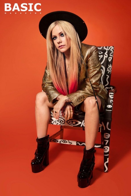 Аврил Лавин (Avril Lavigne) в фотосессии для журнала Basic Magazine