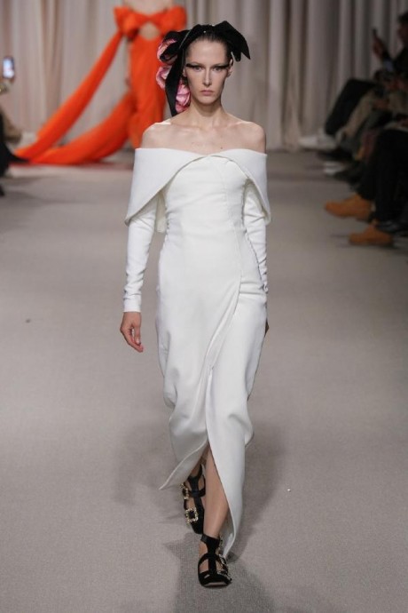 Коллекция Giambattista Valli Haute Couture Весна-Лето 2024 Коллекция Giambattista Valli Haute Couture Весна-Лето 2024