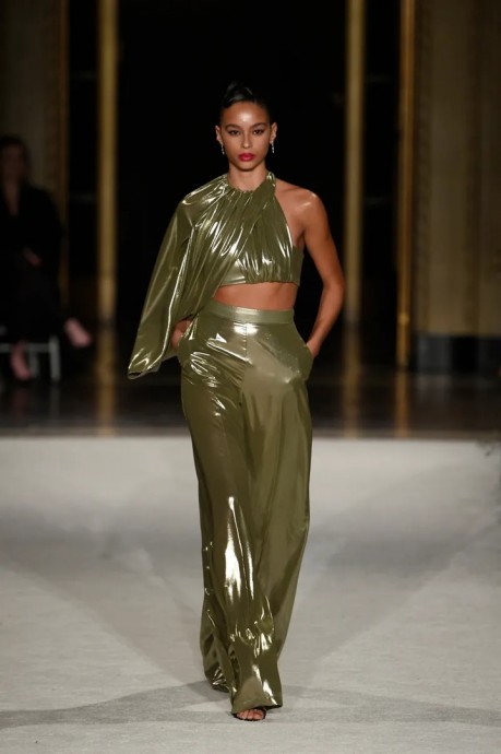 Коллекция Christian Siriano Ready-To-Wear Осень-Зима 2023 Коллекция Christian Siriano Ready-To-Wear Осень-Зима 2023