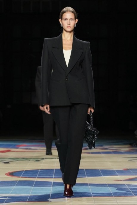 Коллекция Bottega Veneta Ready-To-Wear Весна-Лето 2024 Коллекция Bottega Veneta Ready-To-Wear Весна-Лето 2024