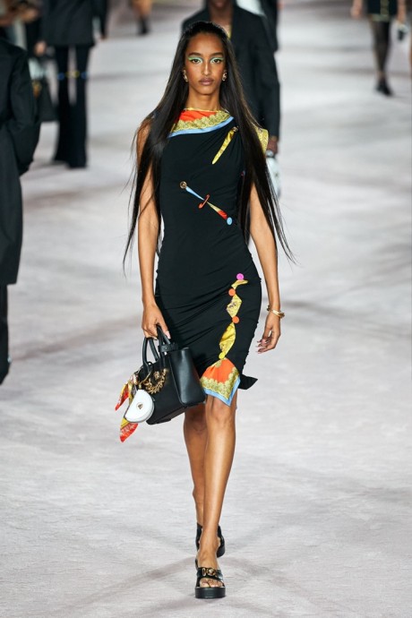 Коллекция Versace Ready-To-Wear Весна-Лето 2022