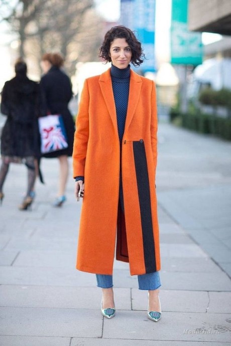 Яркие оранжевые пальто