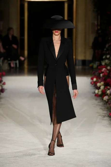 Коллекция Christian Siriano Ready-To-Wear Осень-Зима 2023 Коллекция Christian Siriano Ready-To-Wear Осень-Зима 2023