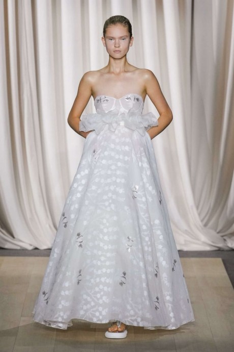 Коллекция Giambattista Valli Ready-To-Wear Весна-Лето 2024 Коллекция Giambattista Valli Ready-To-Wear Весна-Лето 2024