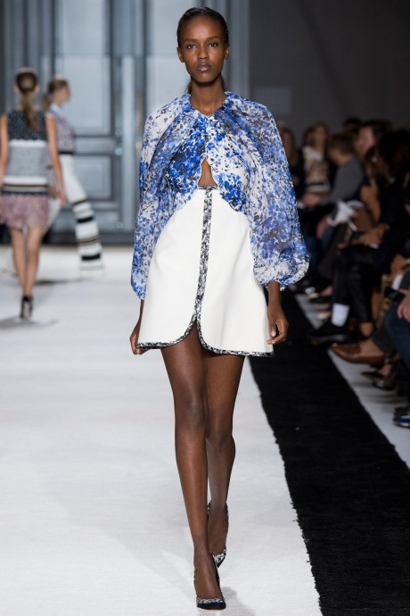 Модели коллекции Giambattista Valli