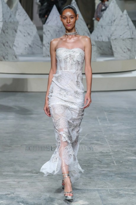 Обзор коллекции Rahul Mishra AFEW Fall 2024 Ready-to-Wear