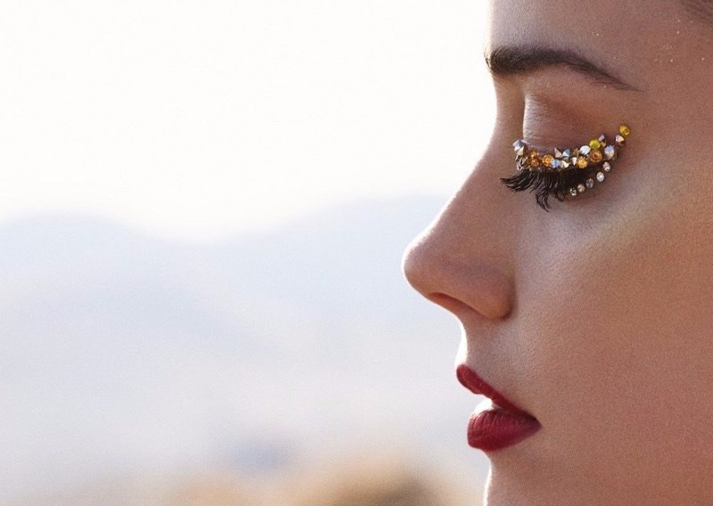 Актриса Эмбер Хёрд появилась на обложке декабрьского Allure Magazine Актриса Эмбер Хёрд появилась на обложке декабрьского Allure Magazine