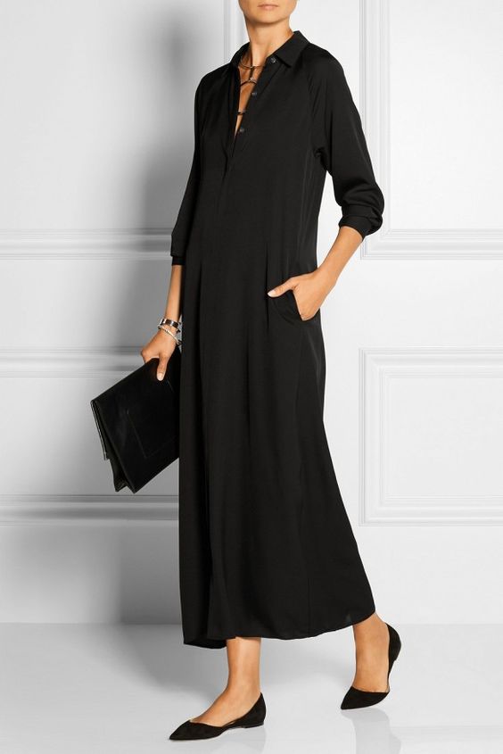 Look! Lady in black! Look! Lady in black!