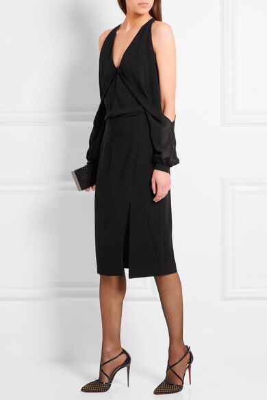 Look! Lady in black! Look! Lady in black!