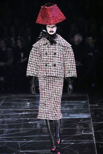 Модели коллекции Alexander McQueen Модели коллекции Alexander McQueen