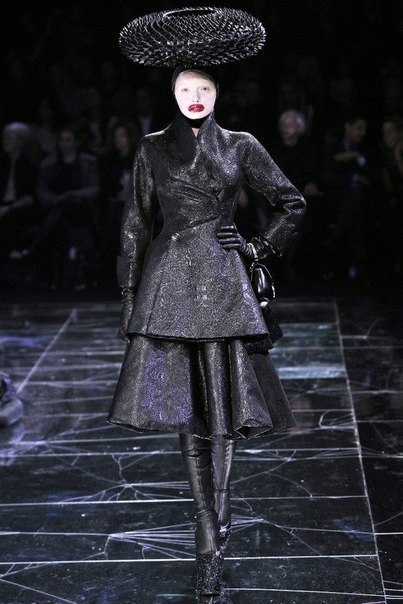 Модели коллекции Alexander McQueen Модели коллекции Alexander McQueen