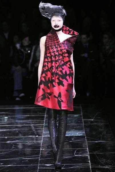 Модели коллекции Alexander McQueen Модели коллекции Alexander McQueen
