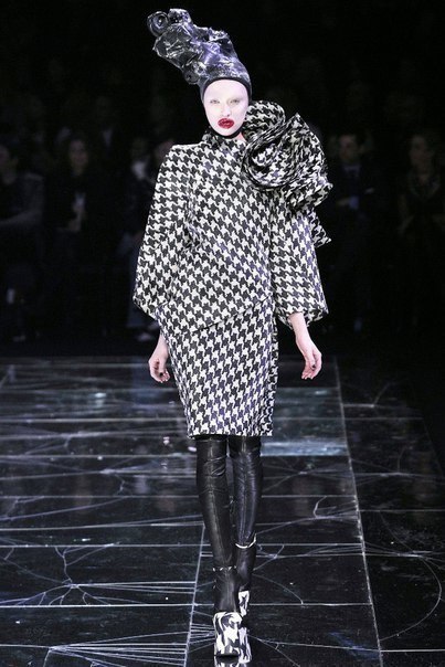 Модели коллекции Alexander McQueen Модели коллекции Alexander McQueen