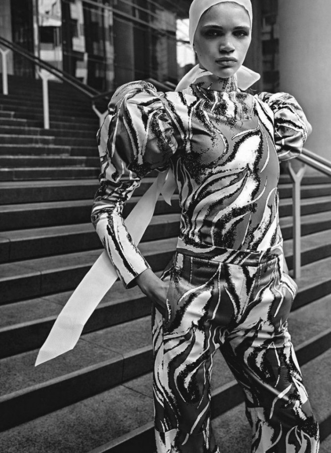 Stella Lucia and Nic Smith forе Vogue Australia by Mario Testino Stella Lucia and Nic Smith forе Vogue Australia by Mario Testino