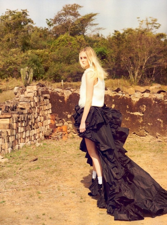 Caroline Trentini for Vogue Brazil by Zee Nunes