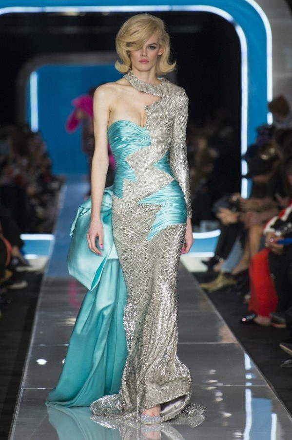 Яркие, стильные платья на показе Moschino в Милане