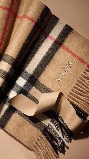 Look! Стильная клетка от британского брэнда Burberry!