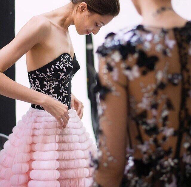 Всё, что происходит в ателье Ralph & Russo, — магия. Всё, что происходит в ателье Ralph & Russo, — магия.