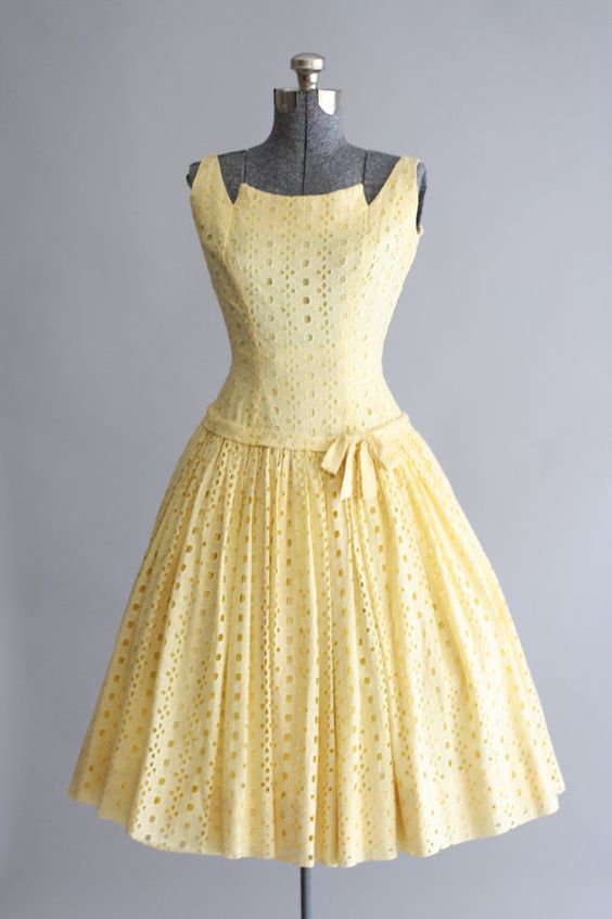 Платья желтого цвета в винтажном стиле.