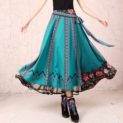 Многослойные юбки в стиле этно.