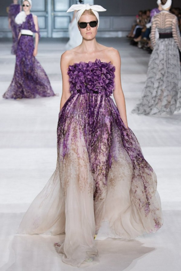 Модели коллекции Giambattista Valli.